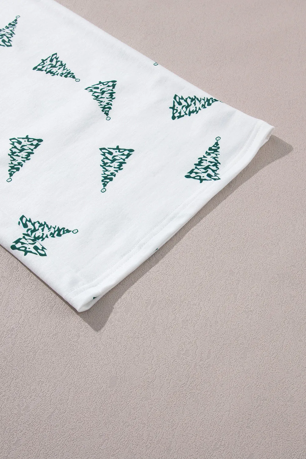 Green Christmas Tree Print Tee & White Pants Loungewear Set
